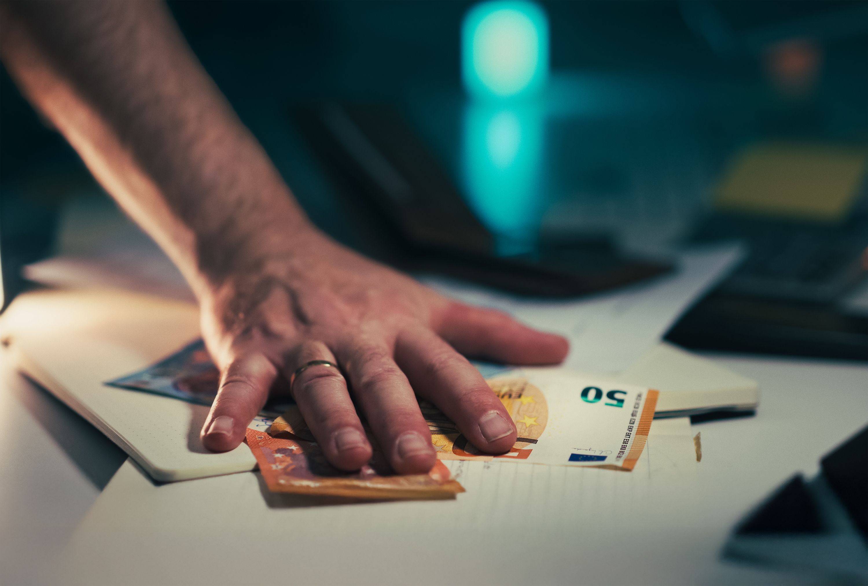 Non-Litigation vs Litigation: Choosing the Right Approach